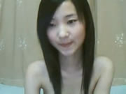 Skinny Chinese بنت Fingers Herself